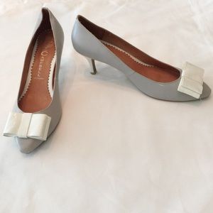 Jeffery Campbell Kitten Heals