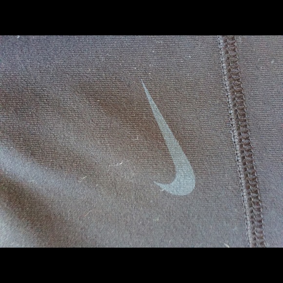 NEED GONE ASAP! NIKE CROPPED YOGA - Picture 2 of 3