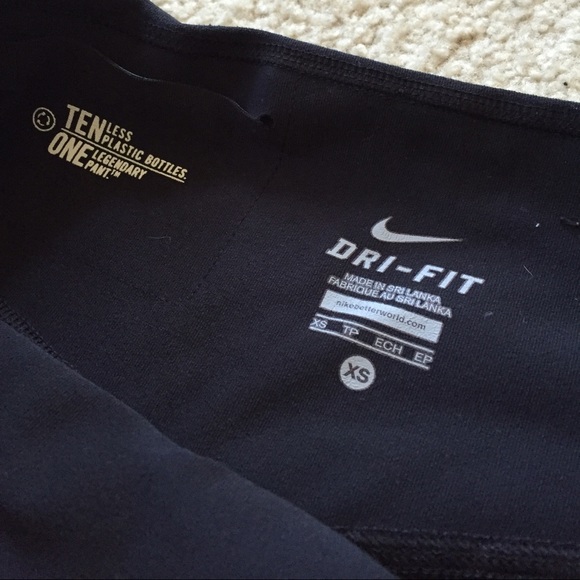 NEED GONE ASAP! NIKE CROPPED YOGA - Picture 3 of 3