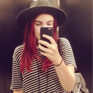 Meet your Posher, Lara