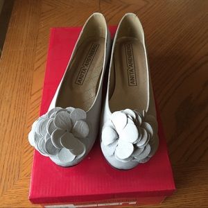 NIB flower satin flats