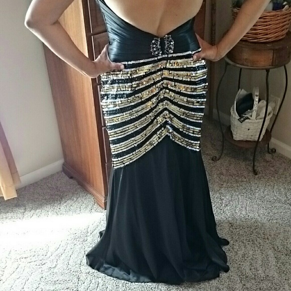 Prom or formal dress - Picture 2 of 3