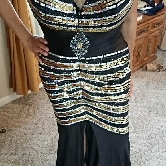 Prom or formal dress - Picture 3 of 3