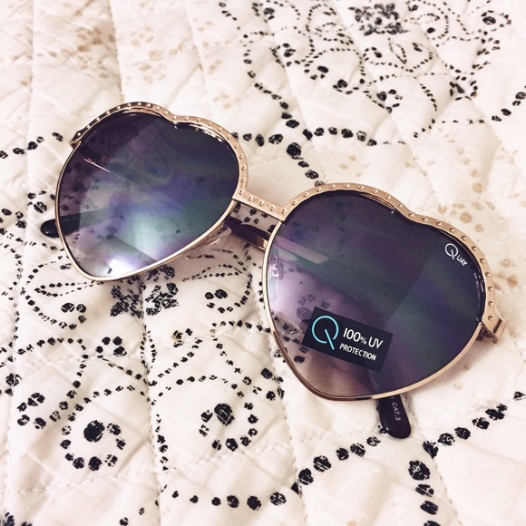 QUAY Australia Hearts Sunglasses in Gold