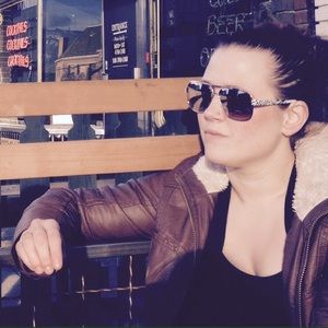 Meet your Posher, Kayla