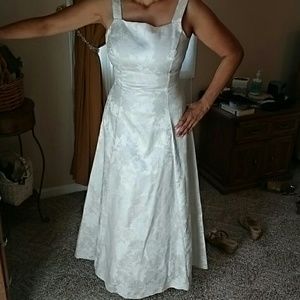 White gown/dress