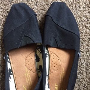 Black classic size 11 TOMS