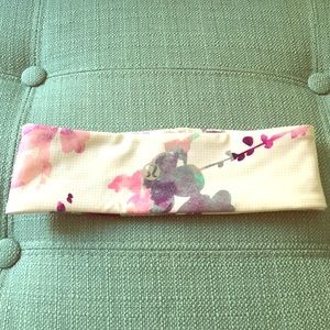 NWOT never worn lululemon headband