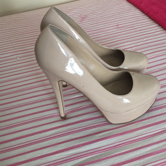 Nude patent leather heels - Picture 2 of 3