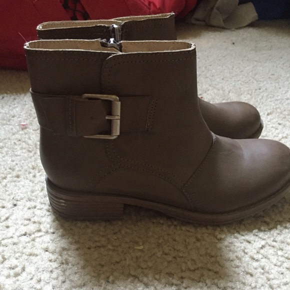 Brown fall or winter boots