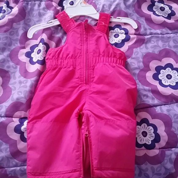 Nwot Snow suit 6/9 months