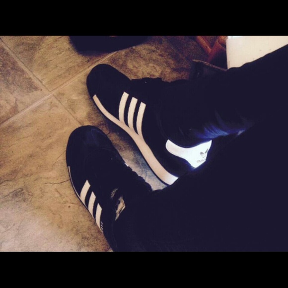 Black and white Somoas