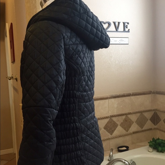 🚫SOLD - Offline🚫 Guess Hooded Jacket - Picture 2 of 3