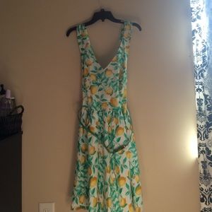 Retro 50's feel lemon dress with belt