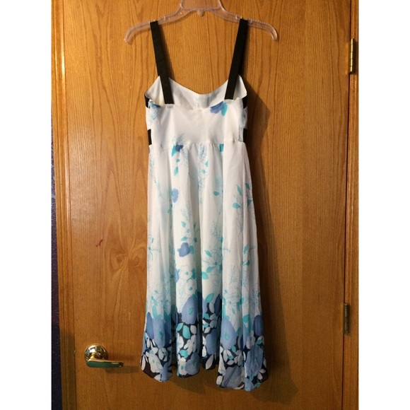 Spring dress - Picture 2 of 3