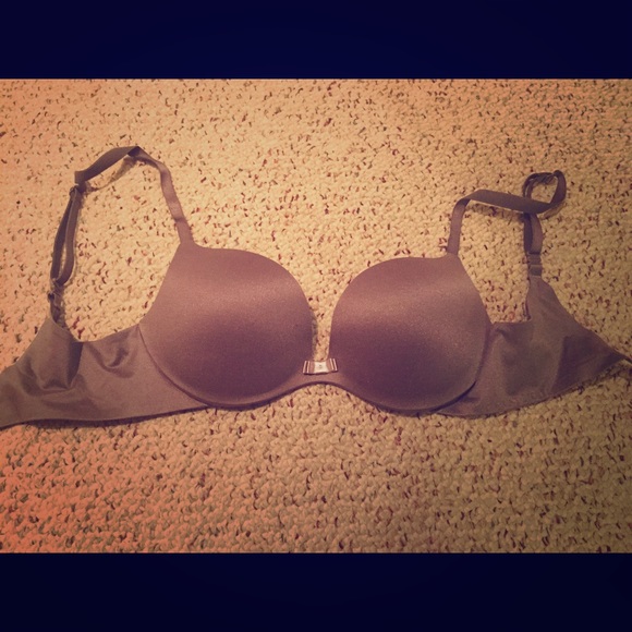 Victoria's Secret body bra. Size 32c. Plunge style