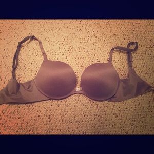 Victoria's Secret body bra. Size 32c. Plunge style