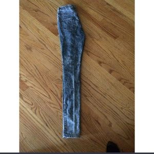 High wasted acid washed jeans