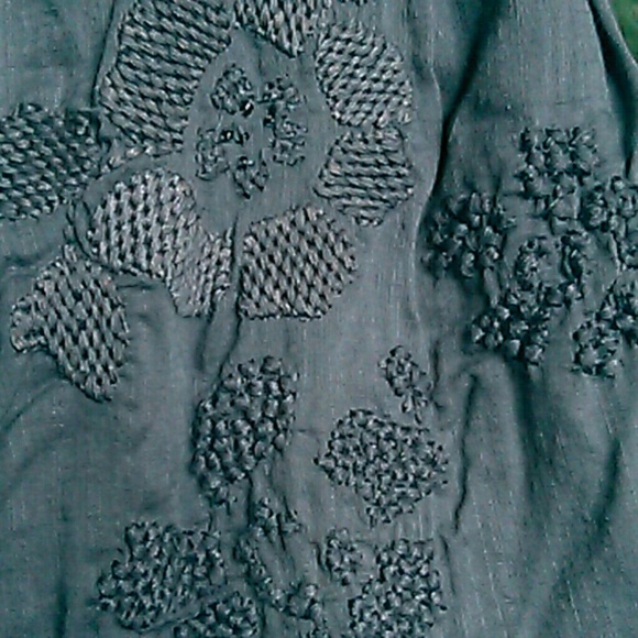 🎉SALE!!🎉AE floral embroidered skirt - Picture 3 of 4