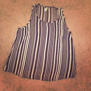 ⚫️⚪️Black and white stripped sleeveless top!