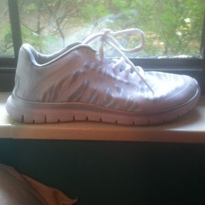 Great running tennis shoes .  Great condition