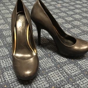 LAST CHANCE Jessica Simpson black platform pumps