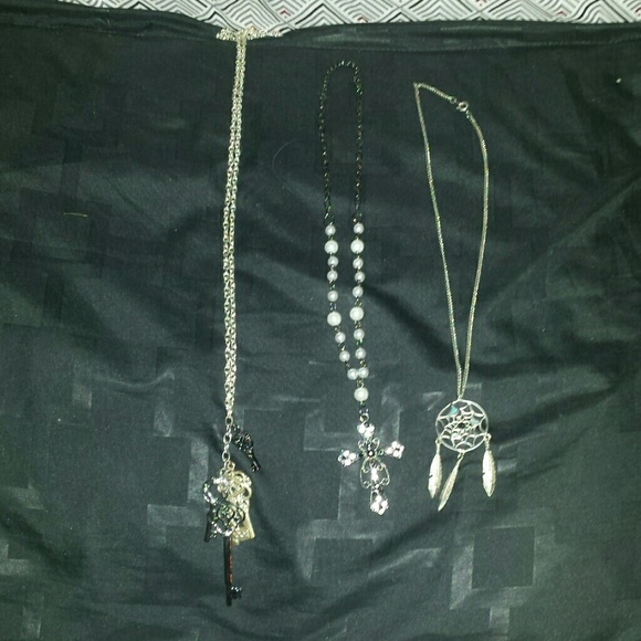*FOREVER 21 NECKLACE BUNDLE*