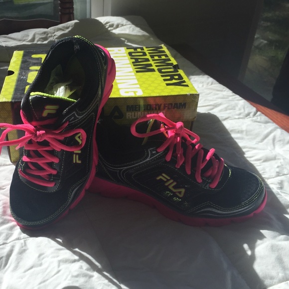 FIla Memory Foam Running Shoes