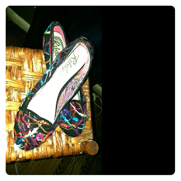 Rebels brand flats