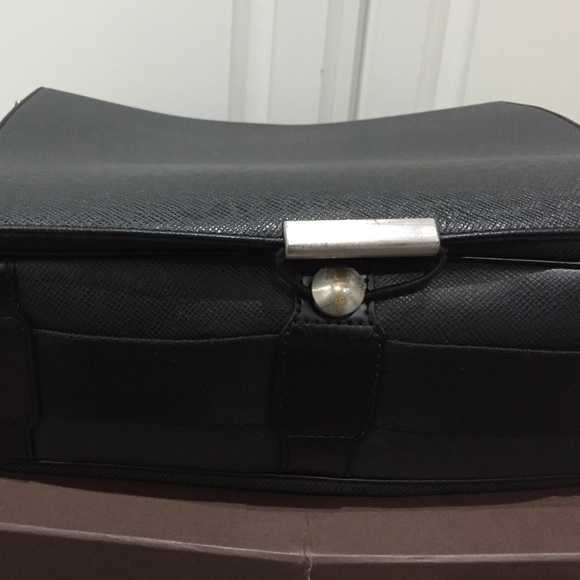 SOLD! Louis Vuitton black Viktor messenger. - Picture 4 of 4