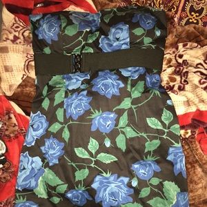 Strapless flowered dress with black belt included