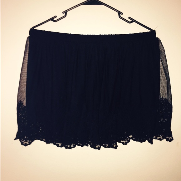 Ladies skirt. Beautiful patterned trim!