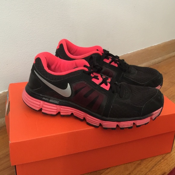Nike duel fusion gym shoes