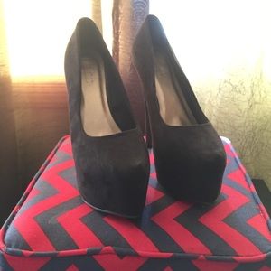 Brand new black suede shoes from forever 21 size 9