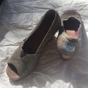 Toms wedges