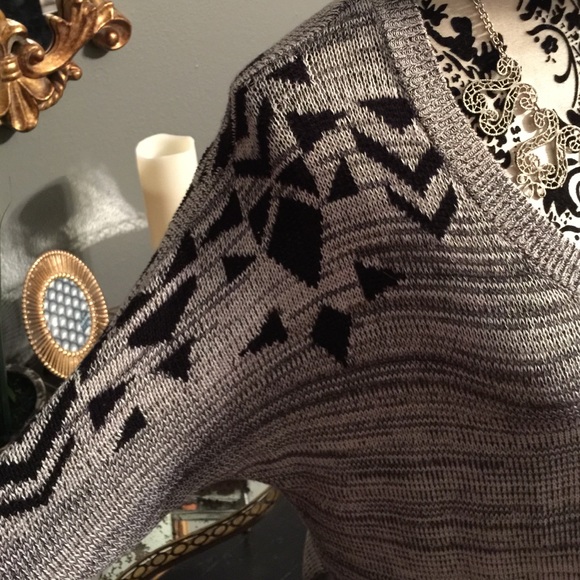 Aztec sweater - Picture 2 of 4