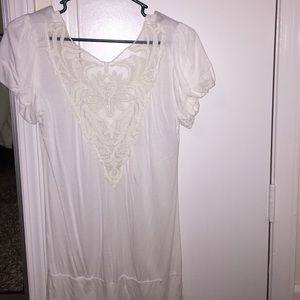Cream tunic lace V in the back