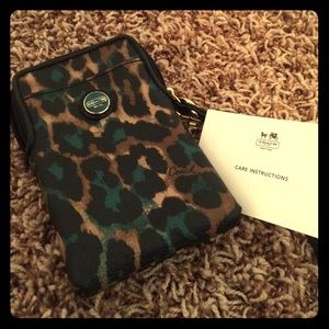 PRICE SLASH! 💰 Coach Signature Ocelot wristlet