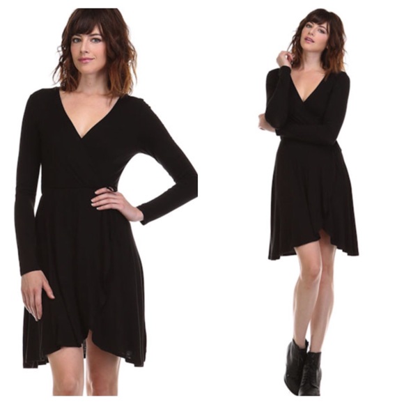 💥💥💥Chic black dress ONE HOUR SALE - Picture 2 of 2