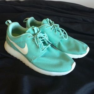 Mint green roshes