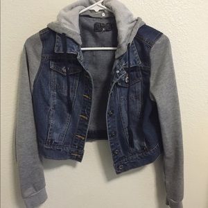 Jean jacket with detachable hood