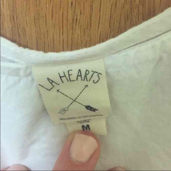 🚫SOLD🚫White eyelet crochet crop top - Picture 2 of 2