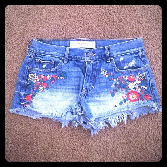 Abercrombie side embroidered shorts sz 0