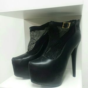 SALE TODAY ONLY!!! Black caged heels
