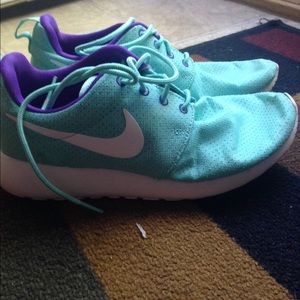 Nike Roshes!! New