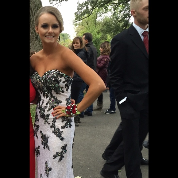 Long GiGi homecoming dress - Picture 2 of 4