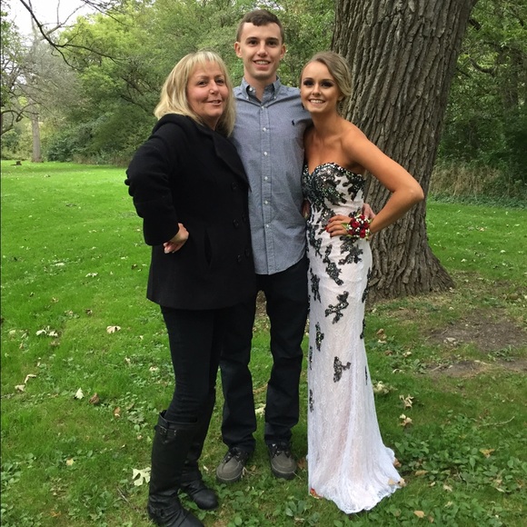 Long GiGi homecoming dress - Picture 4 of 4