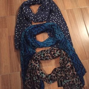 🚩NWOT Three pretty scarfs
