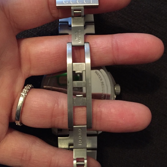 Men's Gucci sport watch - Picture 3 of 4