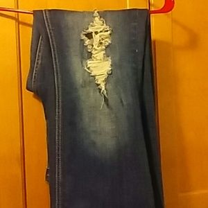 Worn demin distressed jeans